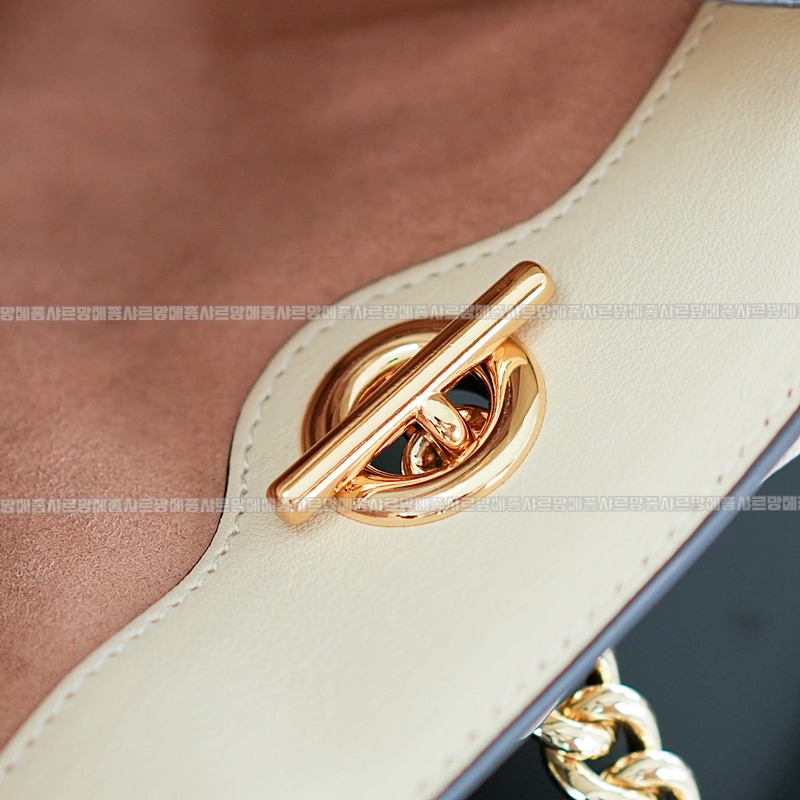 구찌패드락미디움GG캔버스숄더백 20260320-141705-015루.jpg