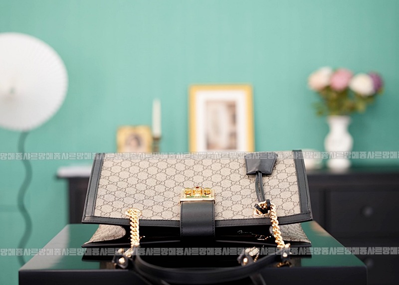 구찌패드락미디움GG캔버스숄더백 20260320-142124-008루.jpg