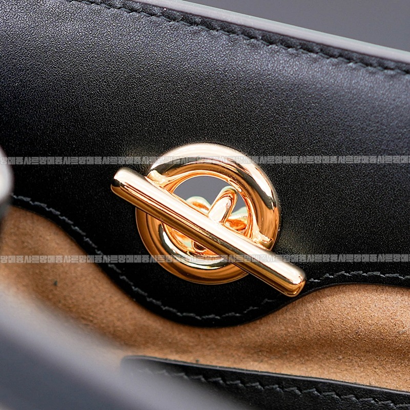 구찌패드락미디움GG캔버스숄더백 20260320-142125-016루.jpg