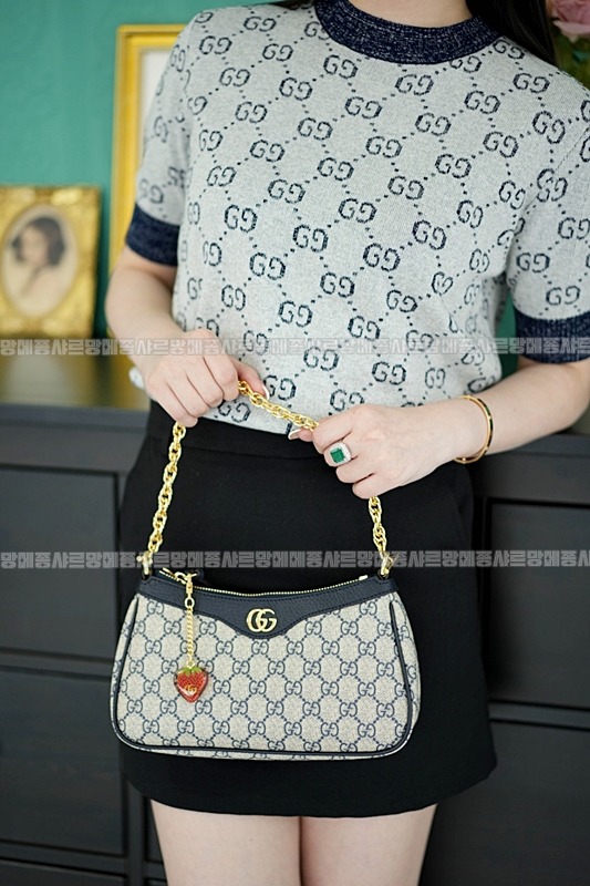 구찌오피디아스ㅡ트로베리참스몰체인숄더백 20260320-143029-022루.jpg