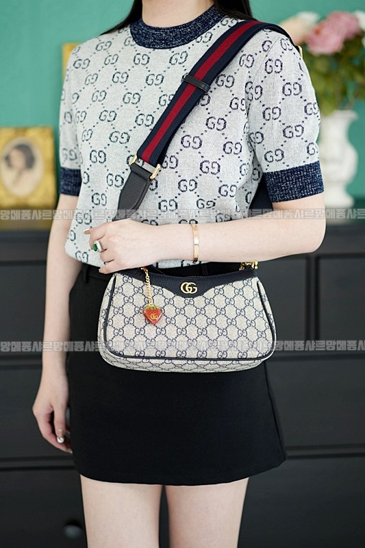 구찌오피디아스ㅡ트로베리참스몰체인숄더백 20260320-143029-025루.jpg