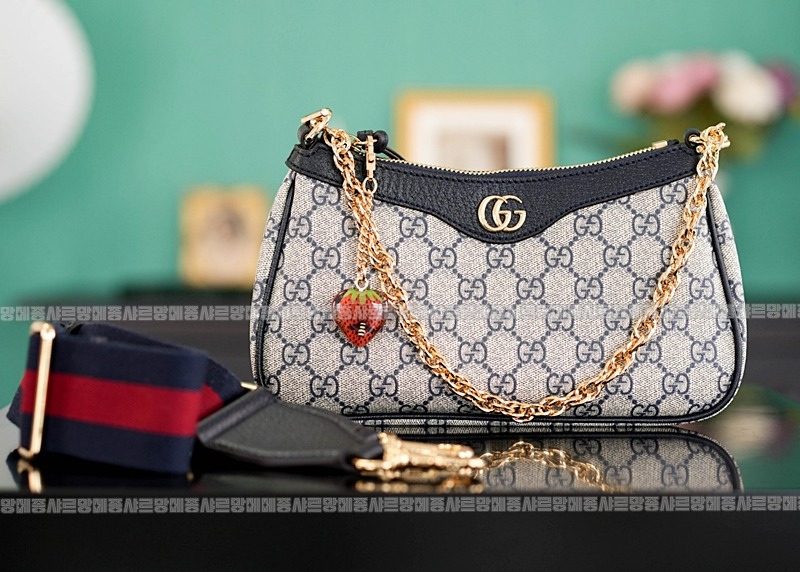 구찌오피디아스ㅡ트로베리참스몰체인숄더백 20260320-143025-001루.jpg