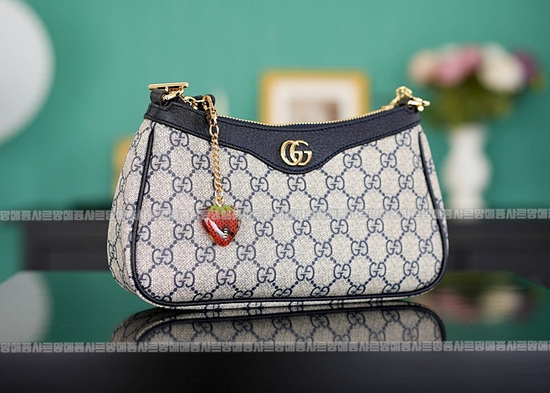 구찌오피디아스ㅡ트로베리참스몰체인숄더백 20260320-143025-003루.jpg