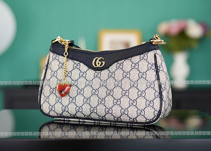 구찌오피디아스ㅡ트로베리참스몰체인숄더백 20260320-143025-002루.jpg