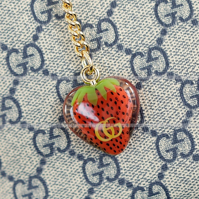 구찌오피디아스ㅡ트로베리참스몰체인숄더백 20260320-143026-012루.jpg