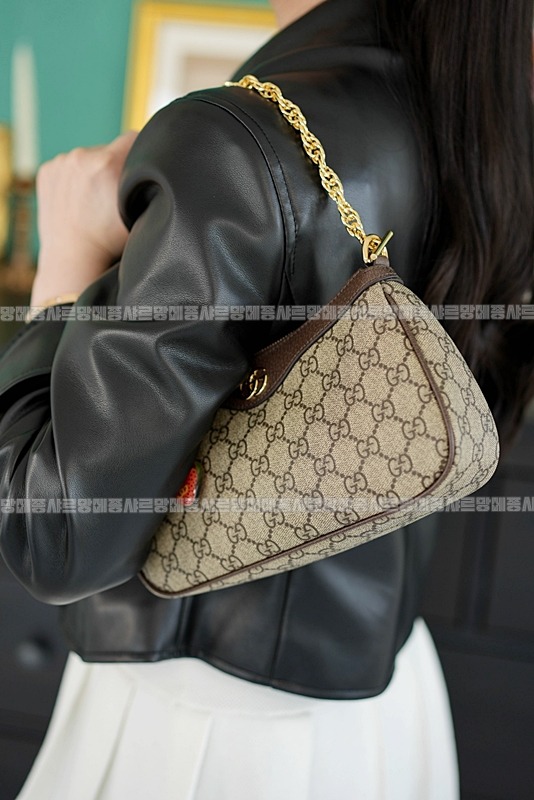 구찌오피디아스ㅡ트로베리참스몰체인숄더백 20260320-143518-021루.jpg