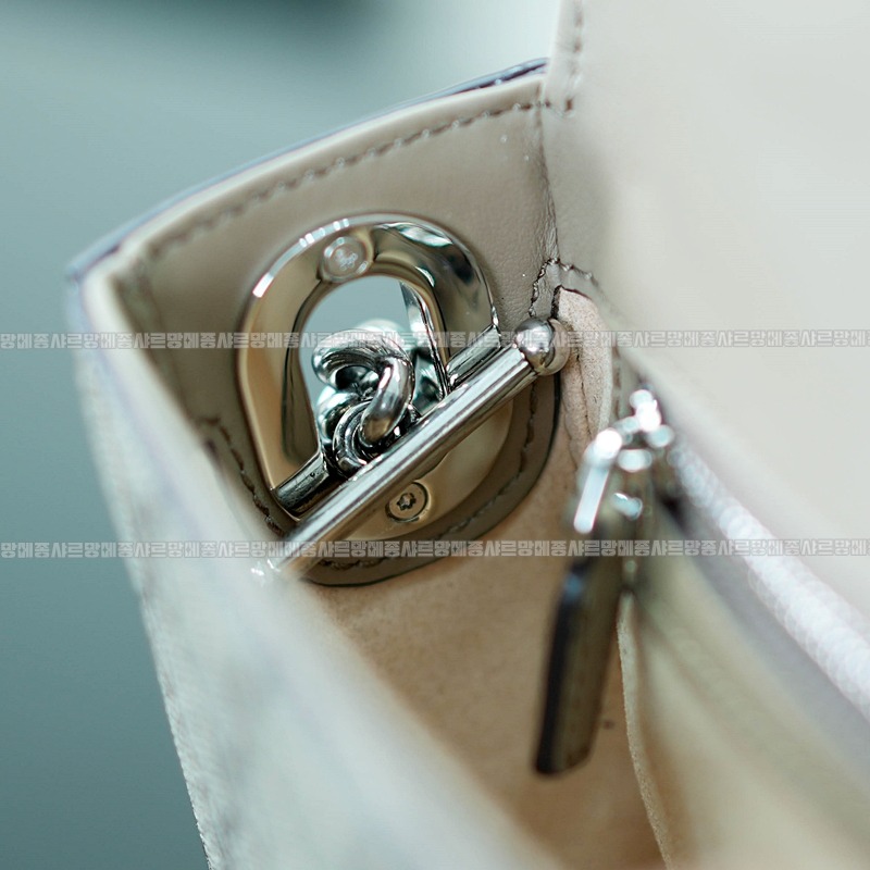 구찌쁘띠GG미니숄더백 20260320-162633-017루.jpg