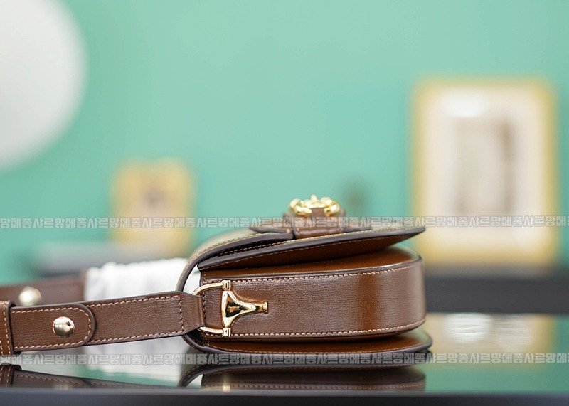 구찌1955홀스빗미니라운드숄더백 20260320-163209-008루.jpg