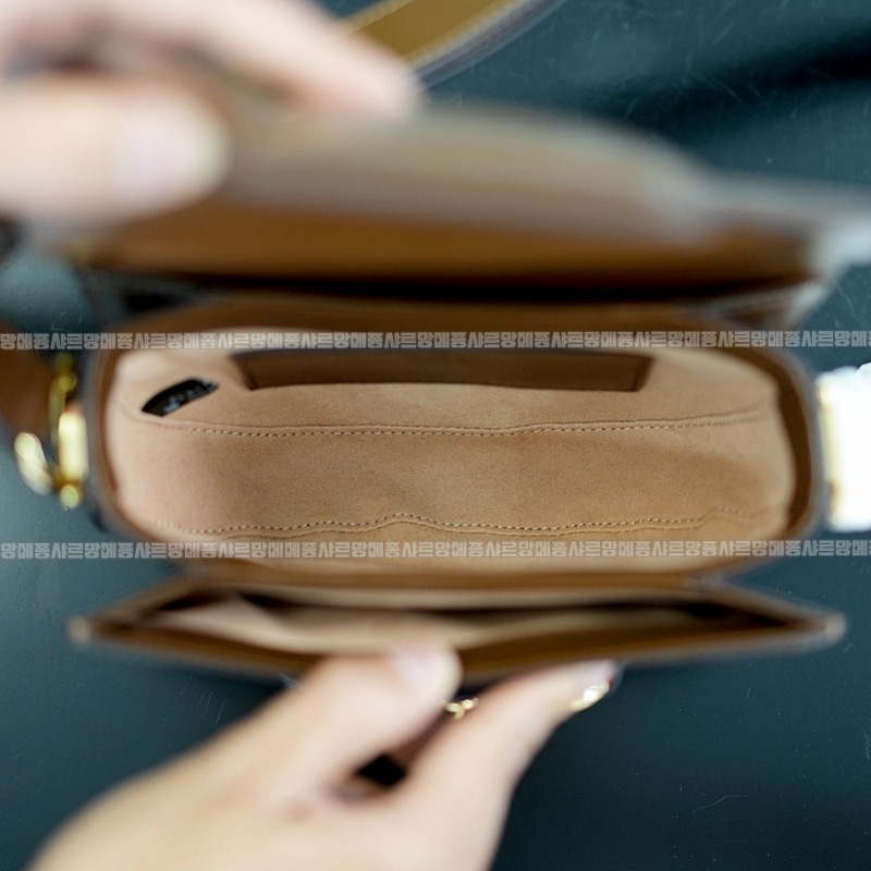 구찌1955홀스빗미니라운드숄더백 20260320-163212-017루.jpg