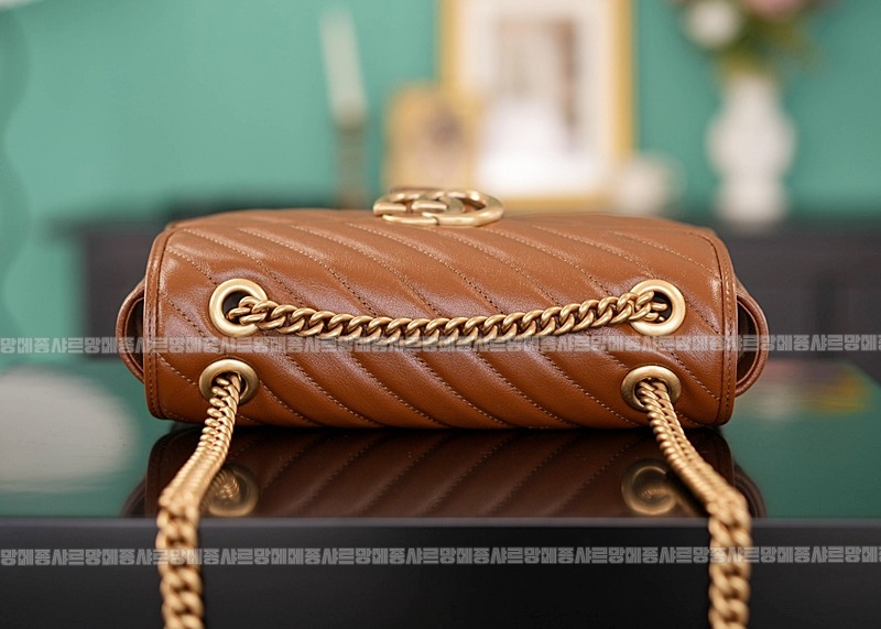 구찌마몽마틀라쎼미디움숄더백 20260321-143434-008루.jpg