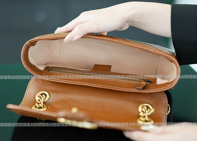 구찌마몽마틀라쎼미디움숄더백 20260321-143436-017루.jpg