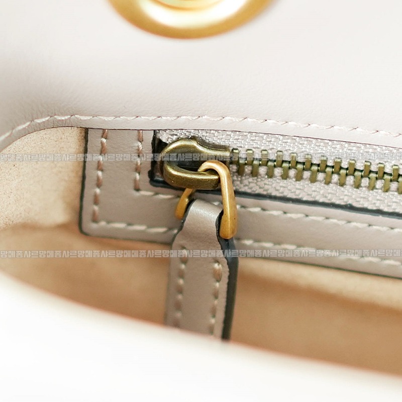 구찌마몽마틀라쎼미디움숄더백 20260321-144646-017루.jpg