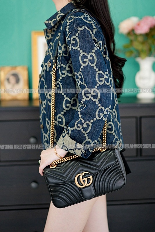 구찌마몽마틀라쎼미디움숄더백 20260321-144920-027루.jpg