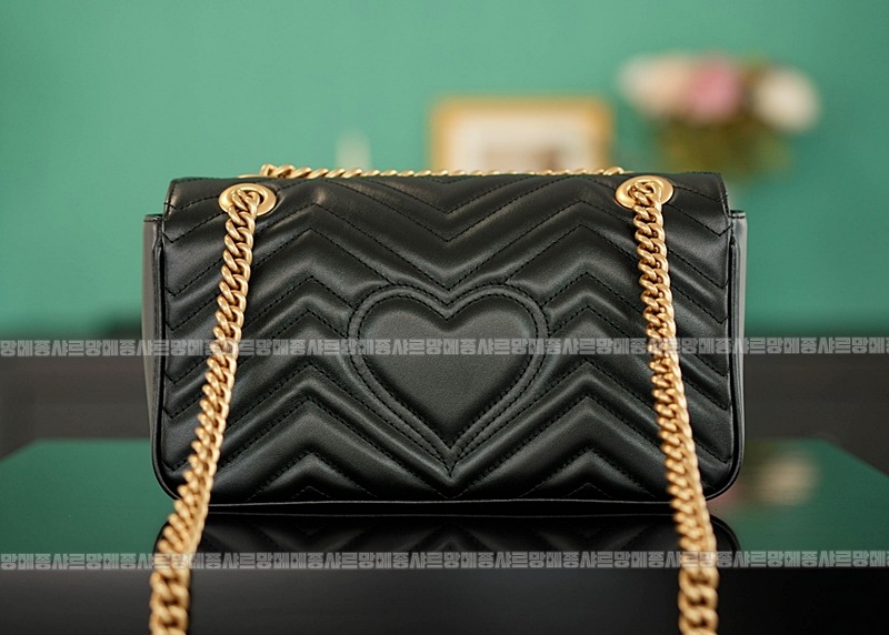 구찌마몽마틀라쎼미디움숄더백 20260321-144914-005루.jpg