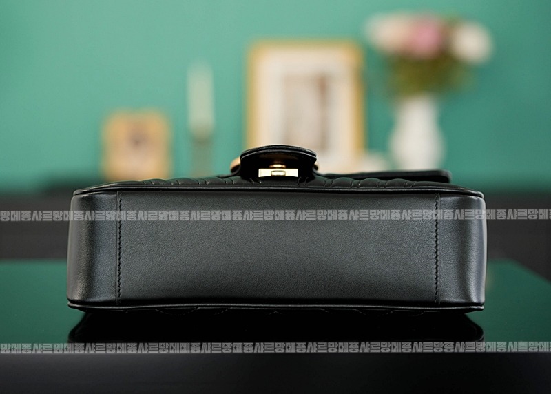 구찌마몽마틀라쎼미디움숄더백 20260321-144914-009루.jpg