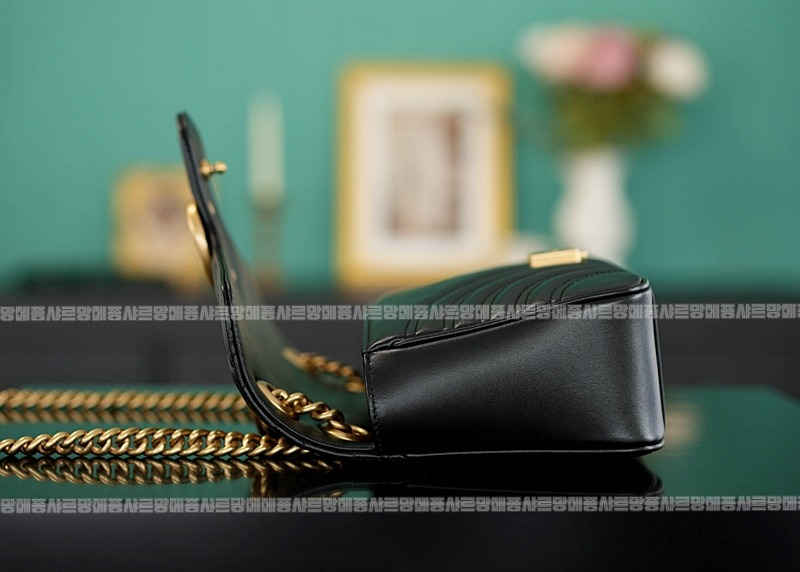 구찌마몽마틀라쎼미디움숄더백 20260321-144914-008루.jpg