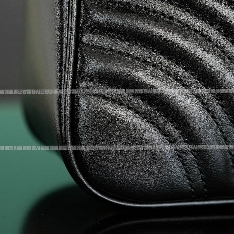 구찌마몽마틀라쎼미디움숄더백 20260321-144917-018루.jpg