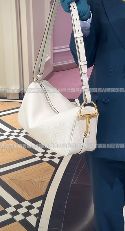 구찌하프홀스빗미디움숄더백  20260322-132109-015루.jpg