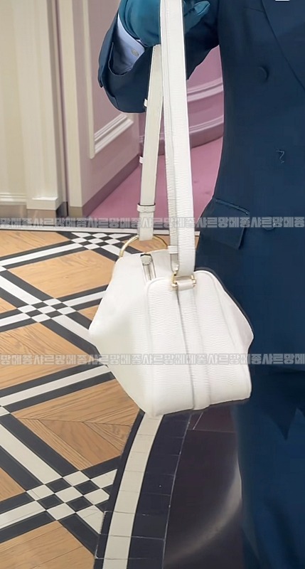 구찌하프홀스빗미디움숄더백  20260322-132109-017루.jpg