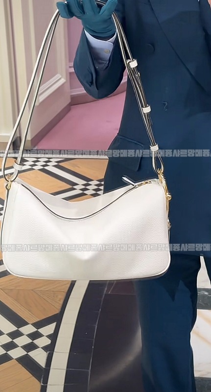 구찌하프홀스빗미디움숄더백  20260322-132109-018루.jpg