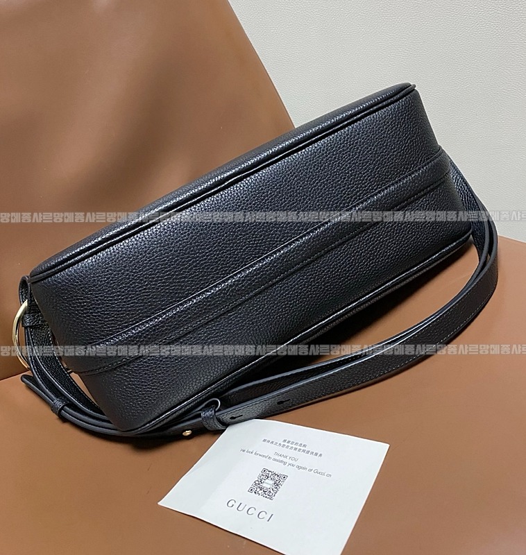 구찌하프홀스빗미디움숄더백  20260322-132501-002루.jpg