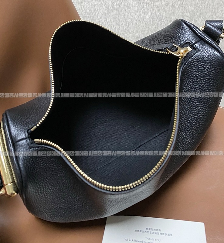 구찌하프홀스빗미디움숄더백  20260322-132502-007루.jpg