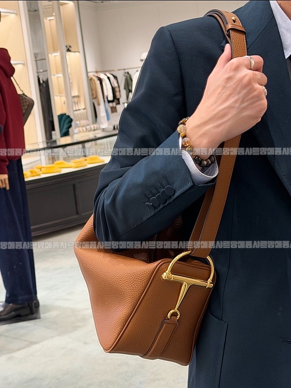 구찌하프홀스빗미디움숄더백  20260322-133027-021루.jpg