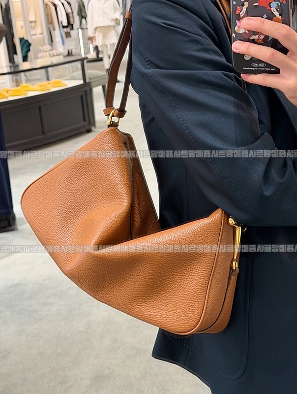 구찌하프홀스빗미디움숄더백  20260322-133027-020루.jpg