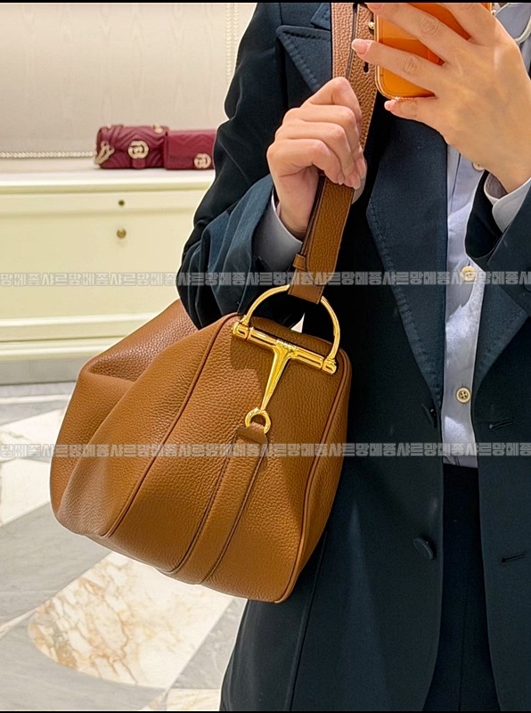 구찌하프홀스빗미디움숄더백  20260322-133027-022루.jpg