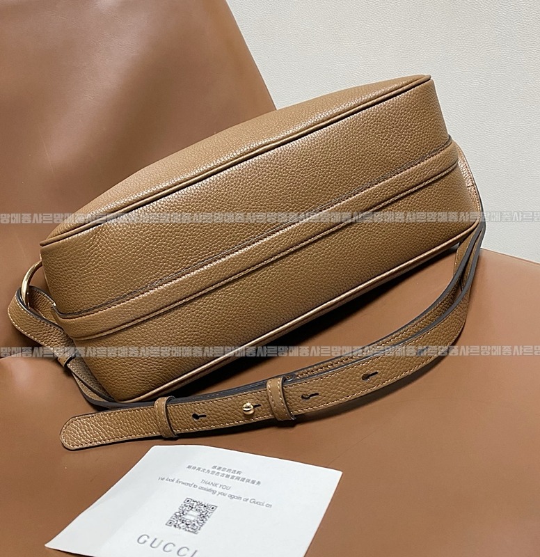 구찌하프홀스빗미디움숄더백  20260322-133024-002루.jpg