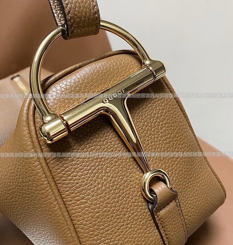 구찌하프홀스빗미디움숄더백  20260322-133026-015루.jpg