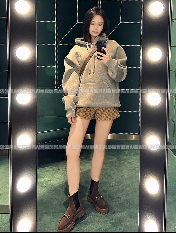 구찌하프홀스빗미디움숄더백  20260322-133607-022루.jpg