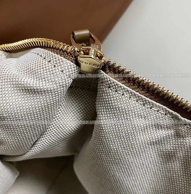 구찌하프홀스빗미디움숄더백  20260322-133606-011루.jpg