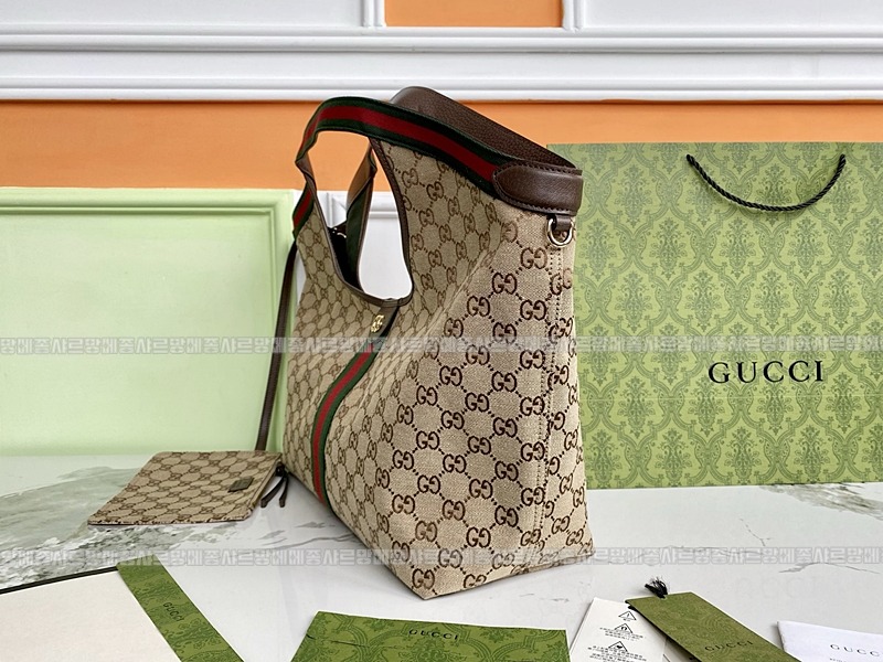 구찌질리오스몰토트백  20260322-135555-003루.jpg