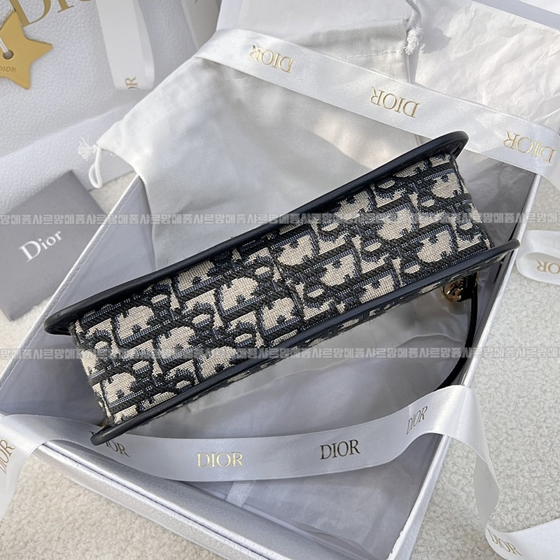 디올시그니처호보백미니 20260323-103218-004루.jpg