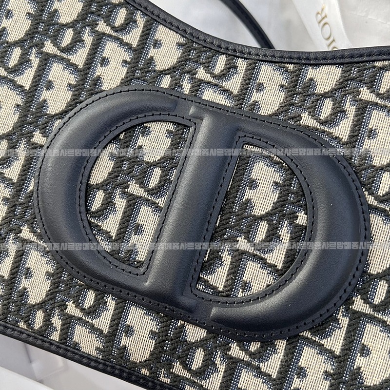 디올시그니처호보백미니 20260323-103218-006루.jpg