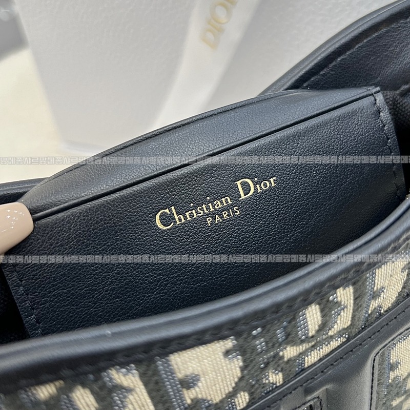 디올시그니처호보백미니 20260323-103219-008루.jpg