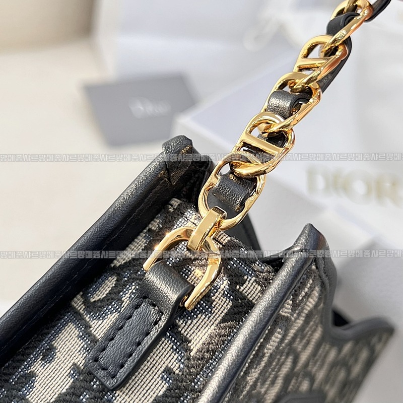 디올시그니처호보백미니 20260323-103219-011루.jpg