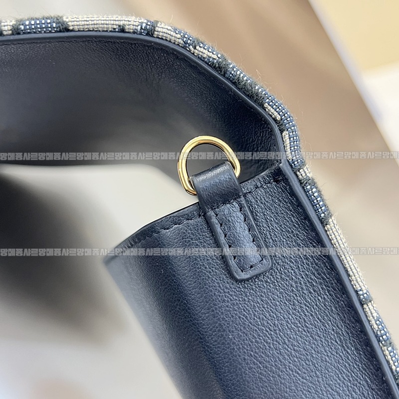 디올오블리크시그니처미니백 20260323-105716-013루.jpg