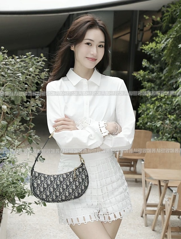 디올오블리크자카드라운지체인호보백 20260323-112210-017루.jpg