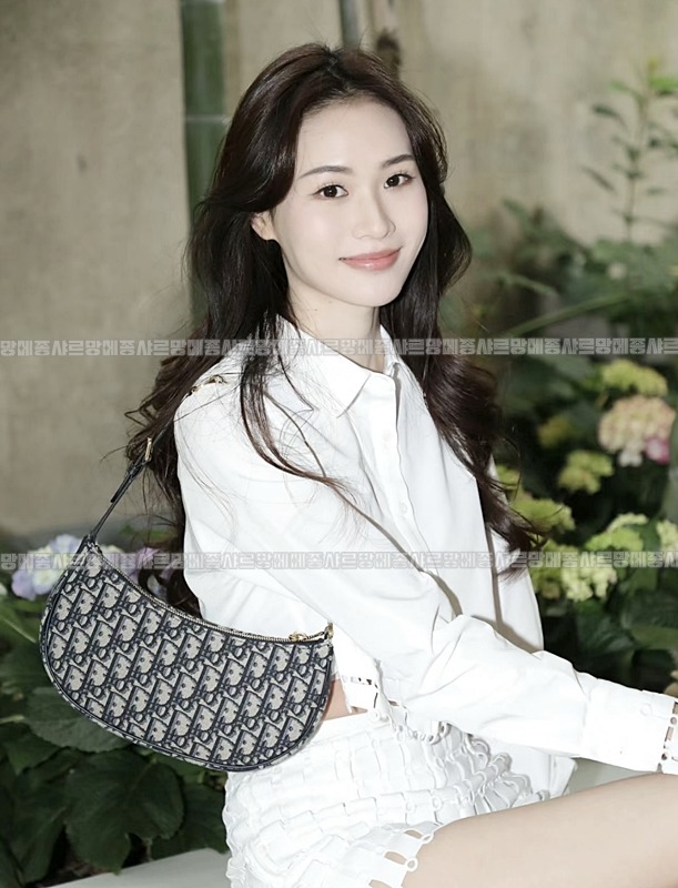 디올오블리크자카드라운지체인호보백 20260323-112210-016루.jpg