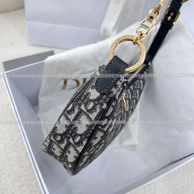 디올오블리크자카드라운지체인호보백 20260323-112208-004루.jpg