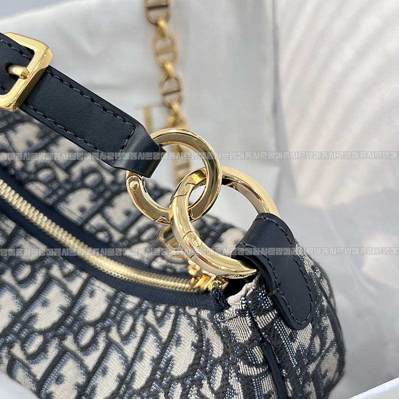 디올오블리크자카드라운지체인호보백 20260323-112210-012루.jpg