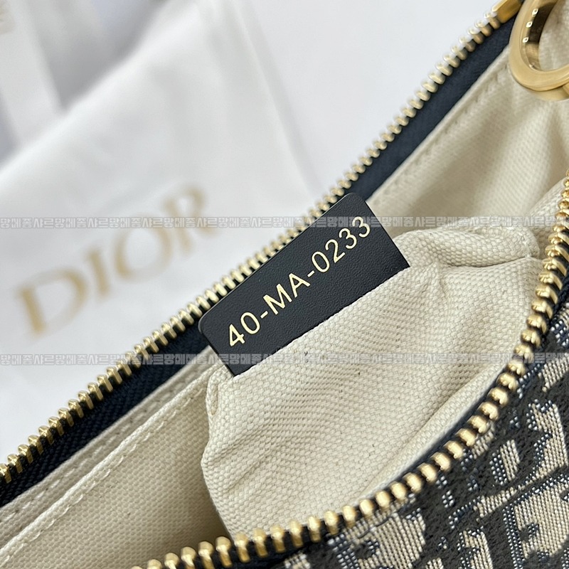 디올오블리크자카드라운지체인호보백 20260323-112210-011루.jpg