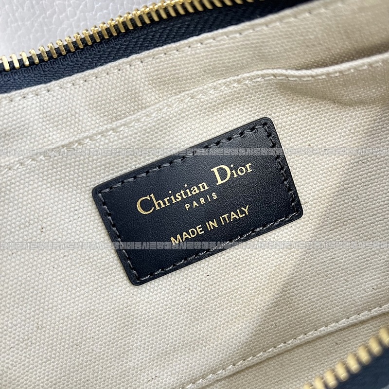 디올오블리크자카드라운지체인호보백 20260323-112209-010루.jpg