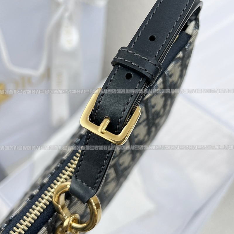 디올오블리크자카드라운지체인호보백 20260323-112210-014루.jpg