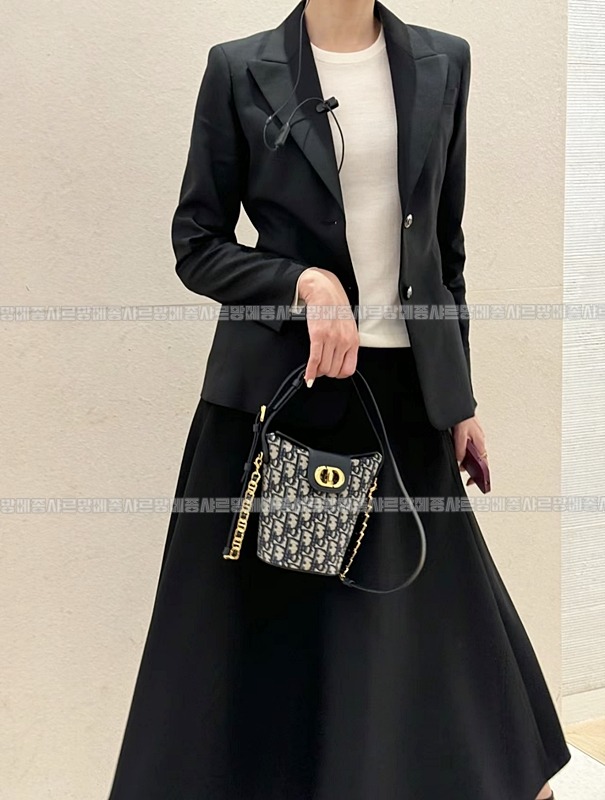 디올30몽테뉴엠버미니버킷백 20260323-114320-020루.jpg