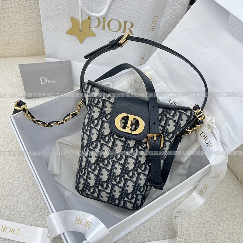 디올30몽테뉴엠버미니버킷백 20260323-114318-001루.jpg