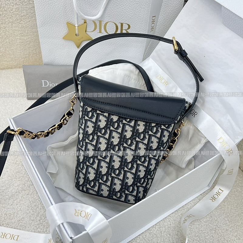 디올30몽테뉴엠버미니버킷백 20260323-114318-002루.jpg