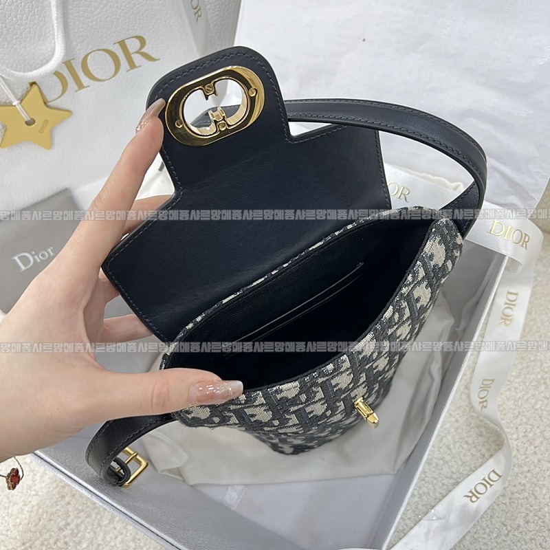 디올30몽테뉴엠버미니버킷백 20260323-114318-006루.jpg
